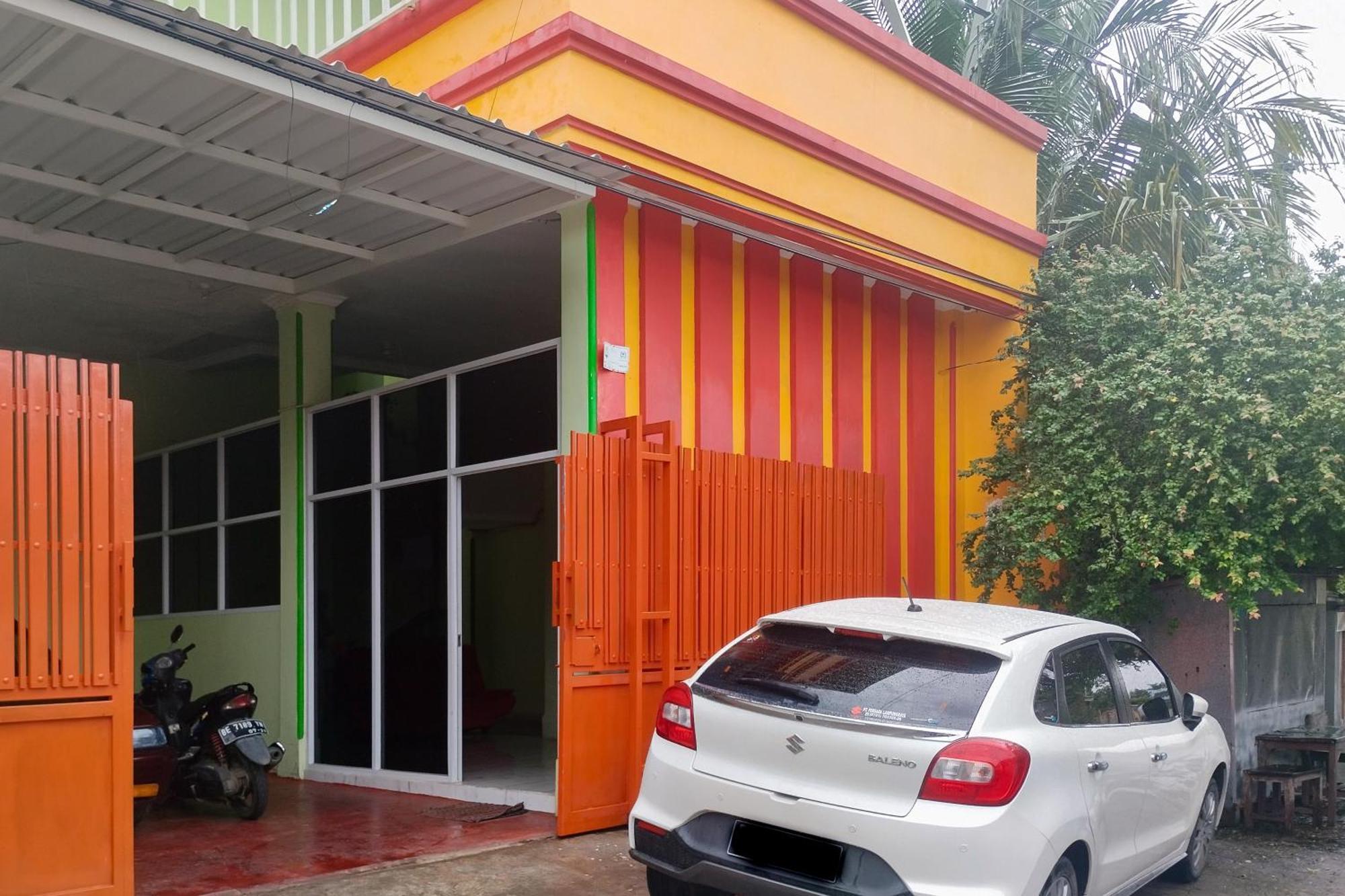 Hotel Reddoorz Syariah At Shakira Alesha Enggal Bandar Lampung Esterno foto