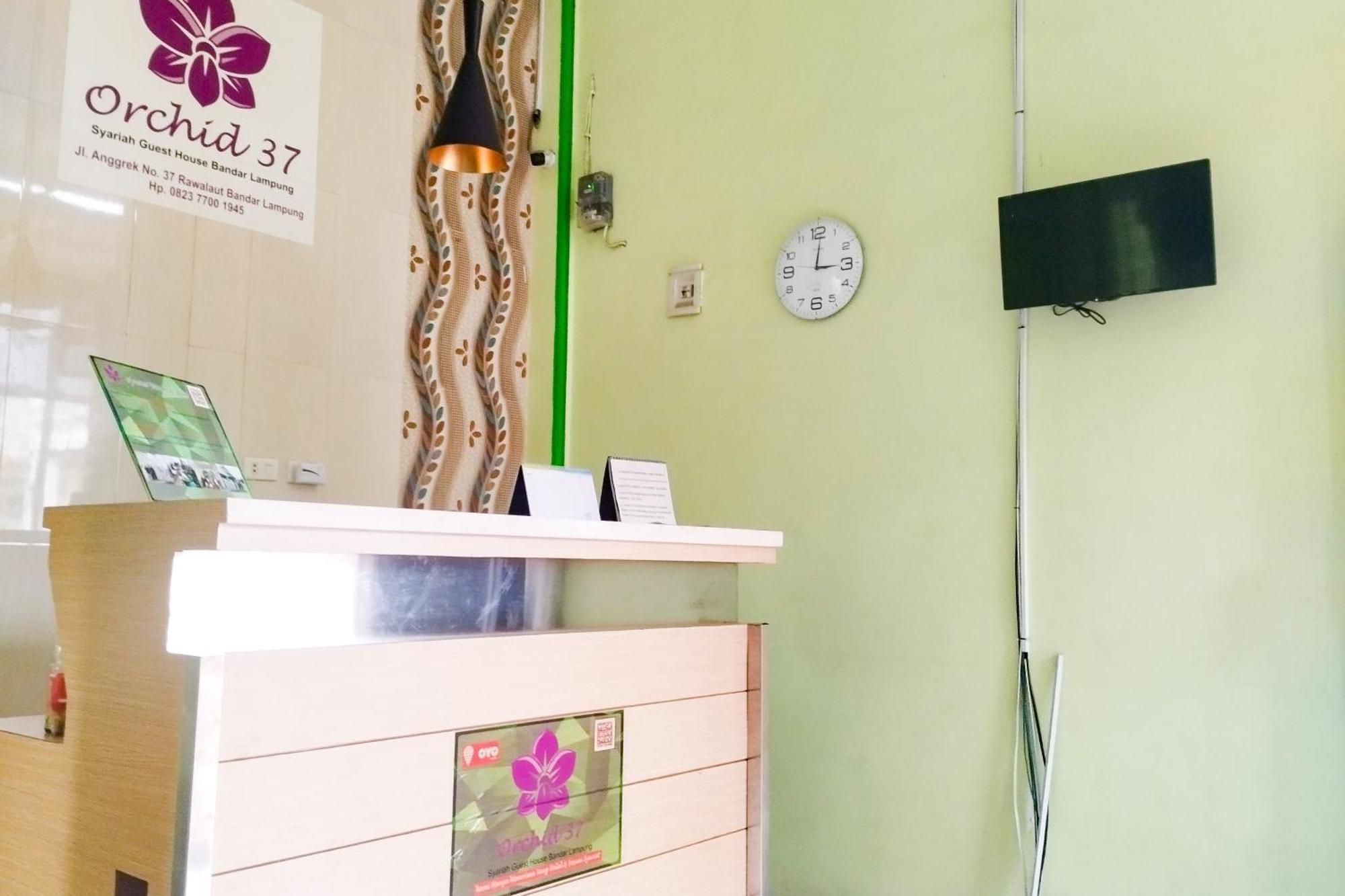 Hotel Reddoorz Syariah At Shakira Alesha Enggal Bandar Lampung Esterno foto