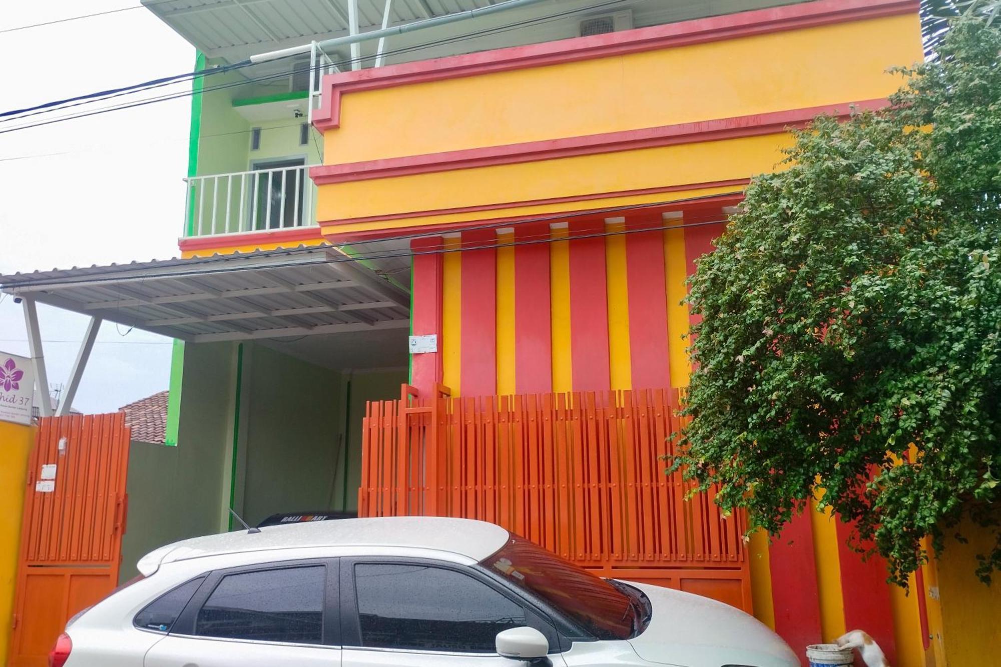 Hotel Reddoorz Syariah At Shakira Alesha Enggal Bandar Lampung Esterno foto