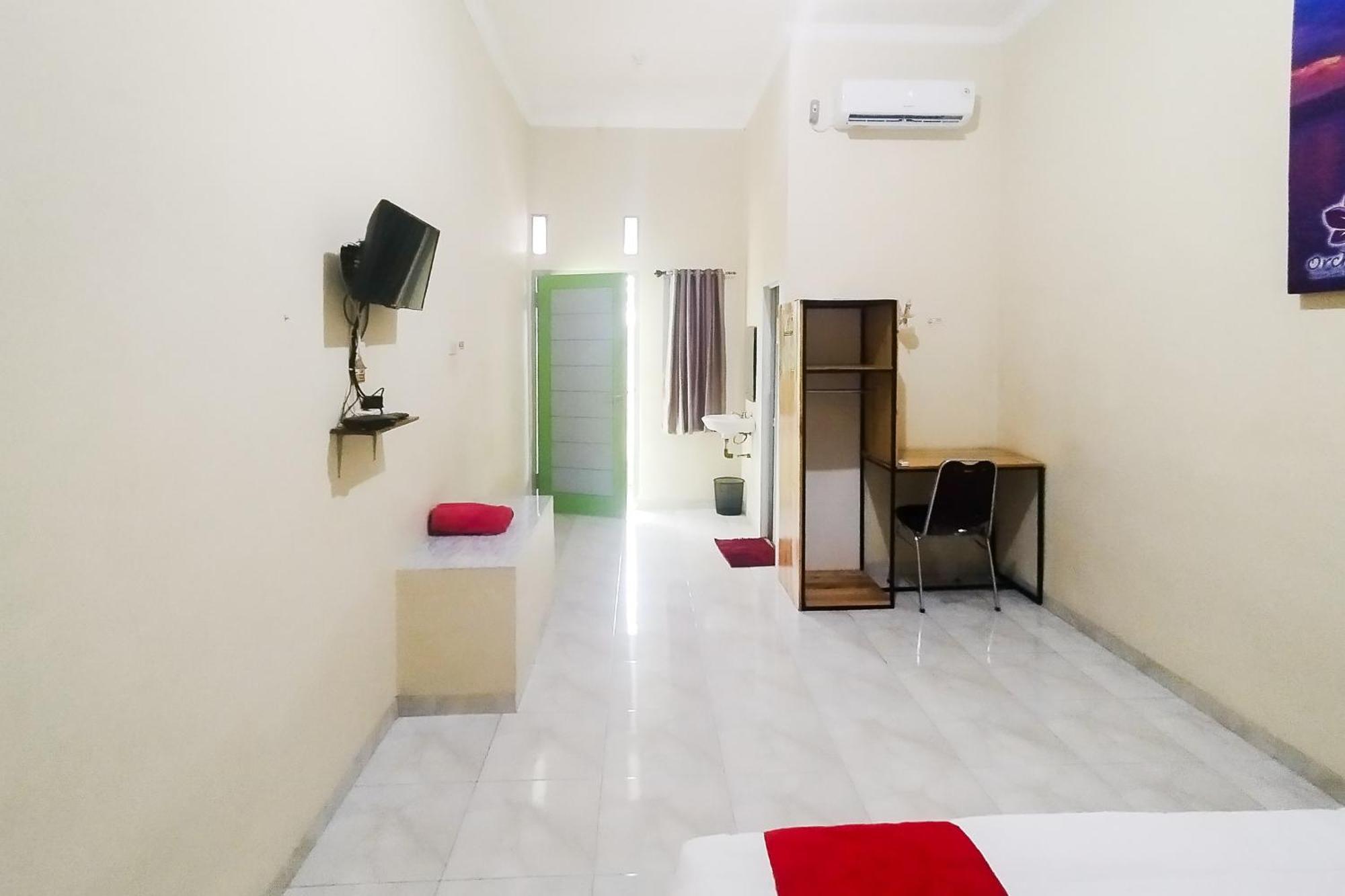 Hotel Reddoorz Syariah At Shakira Alesha Enggal Bandar Lampung Esterno foto