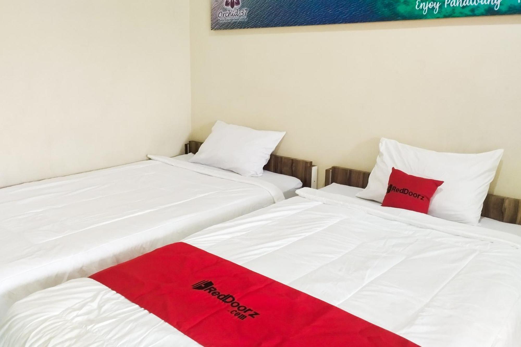 Hotel Reddoorz Syariah At Shakira Alesha Enggal Bandar Lampung Esterno foto