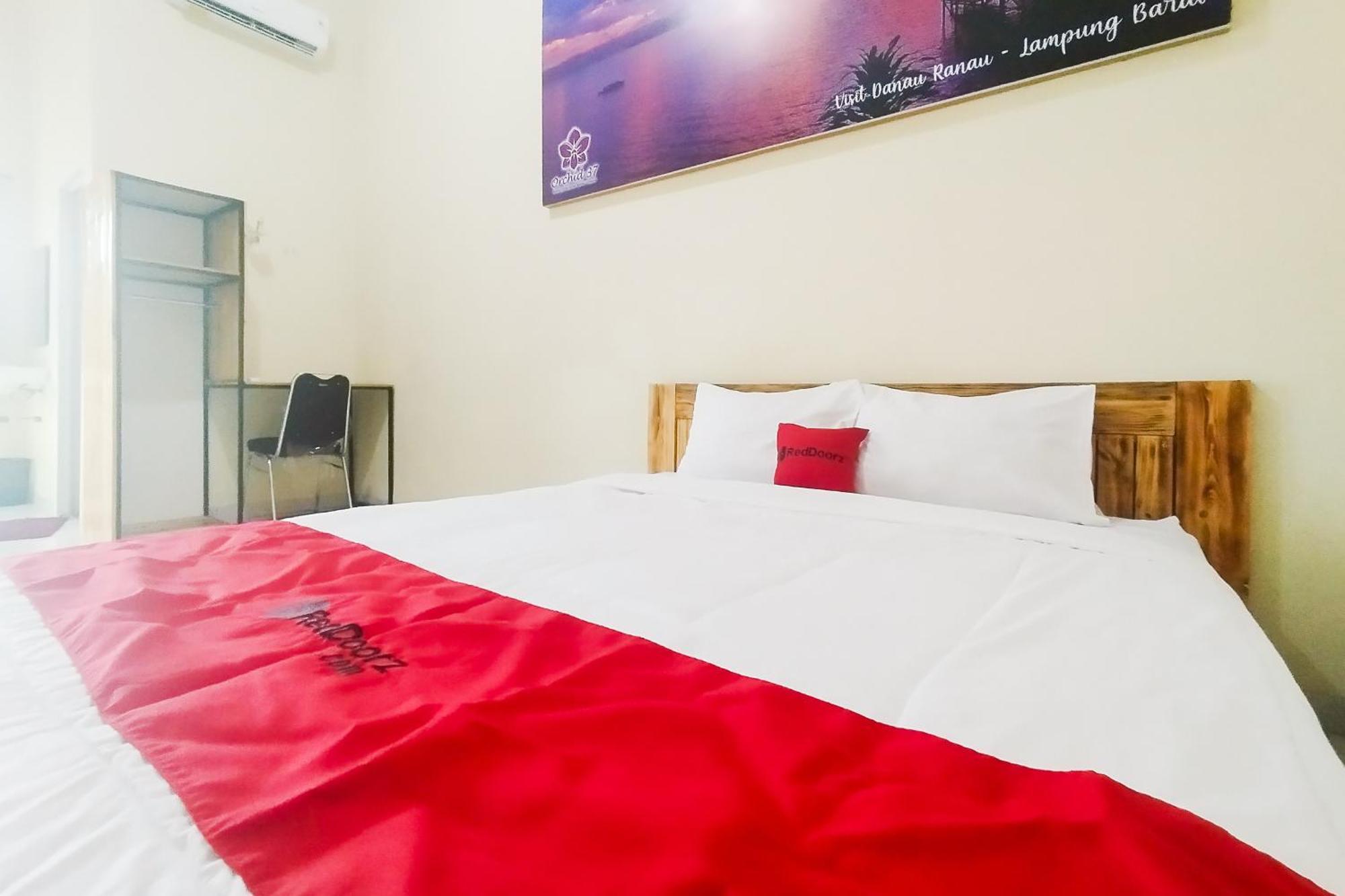 Hotel Reddoorz Syariah At Shakira Alesha Enggal Bandar Lampung Esterno foto
