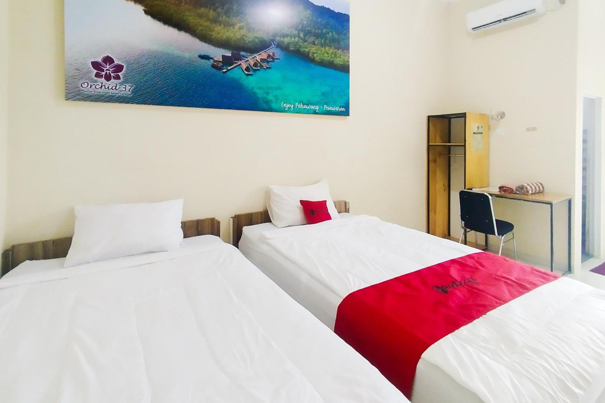 Hotel Reddoorz Syariah At Shakira Alesha Enggal Bandar Lampung Esterno foto