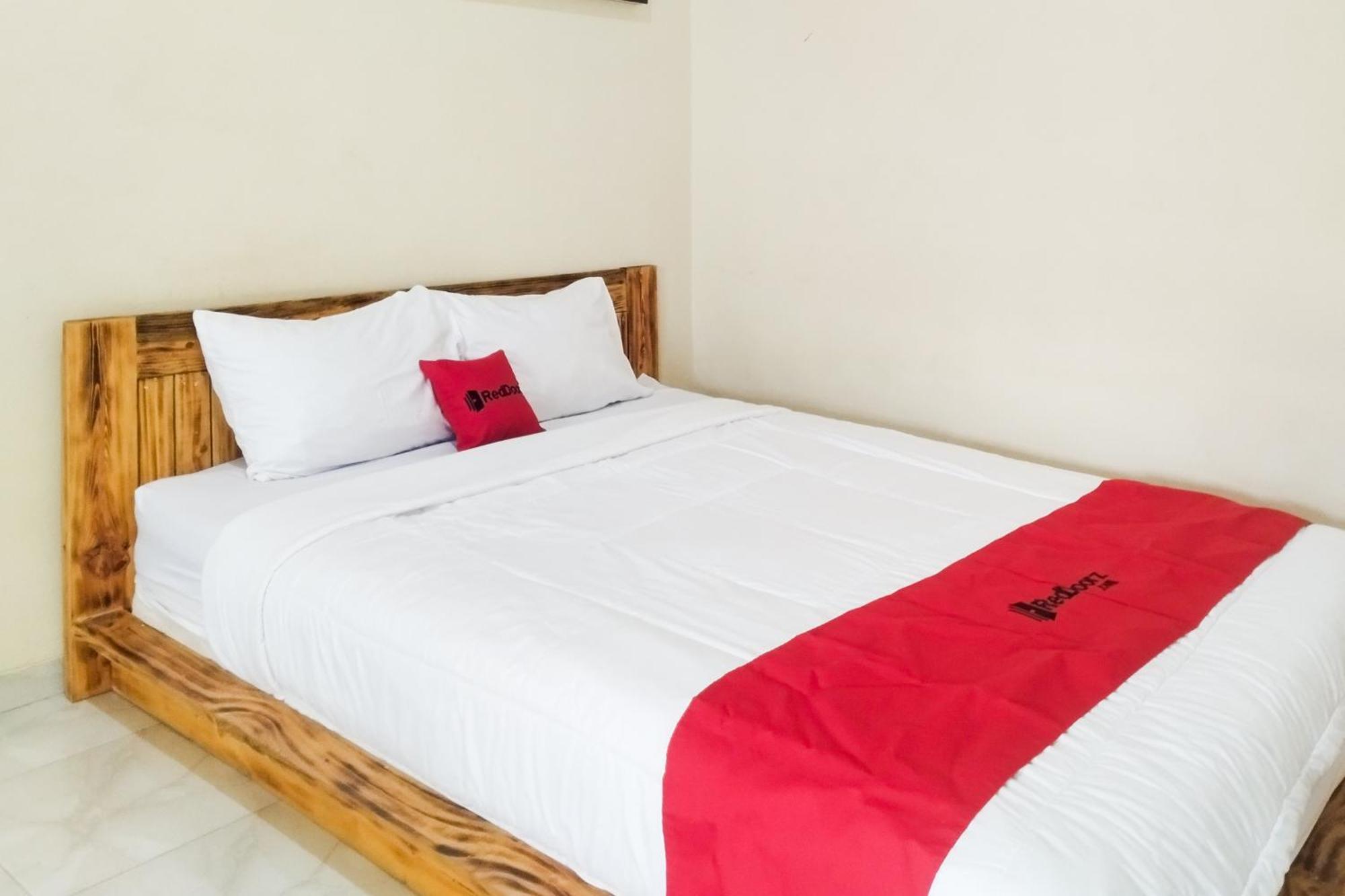 Hotel Reddoorz Syariah At Shakira Alesha Enggal Bandar Lampung Esterno foto
