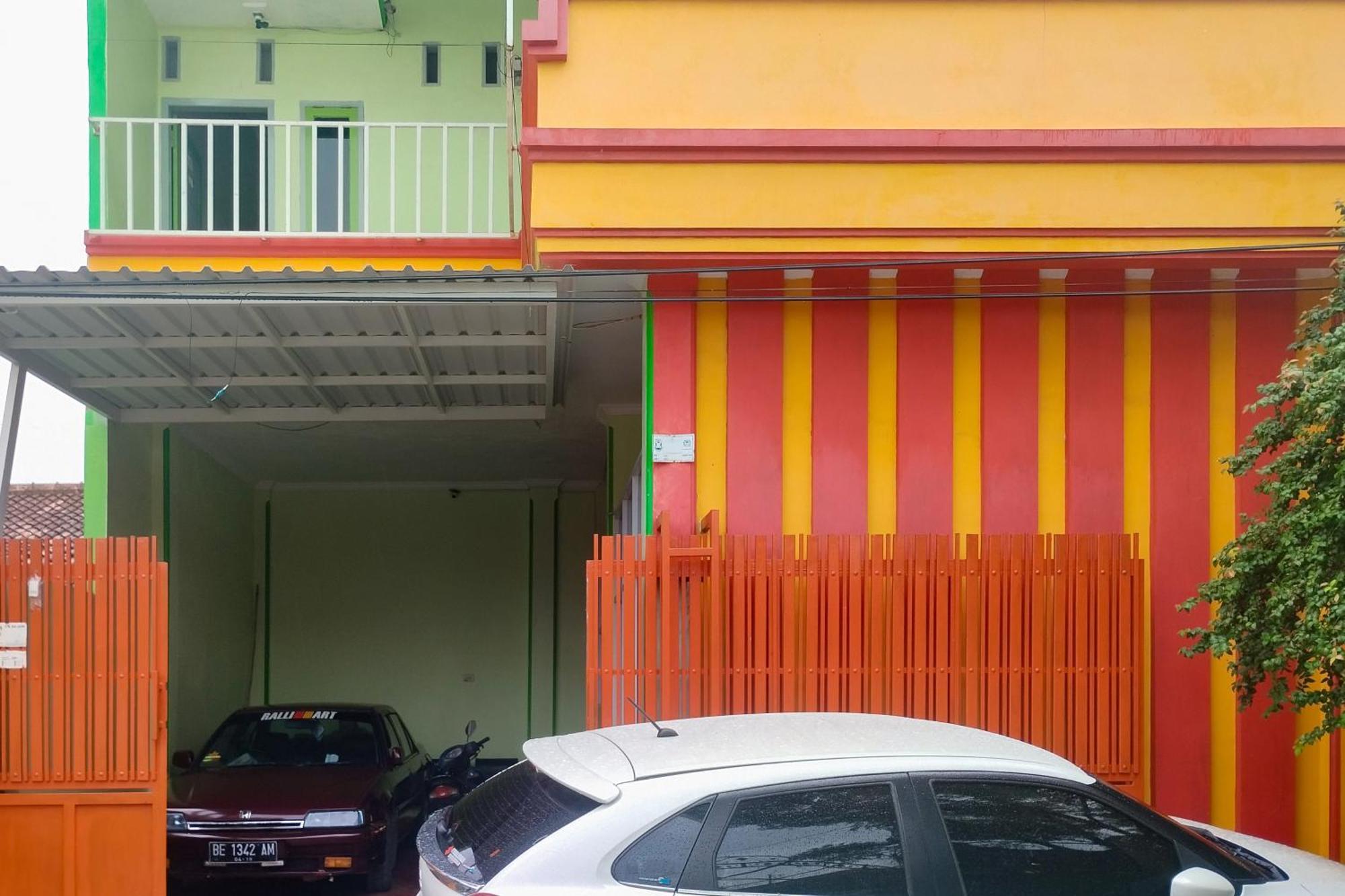 Hotel Reddoorz Syariah At Shakira Alesha Enggal Bandar Lampung Esterno foto